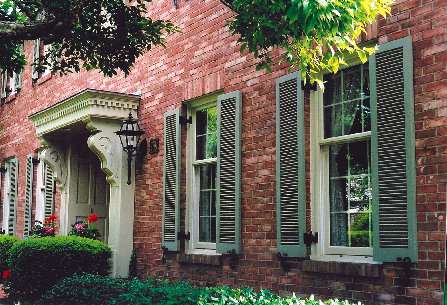 Is Paint Not Sticking To Vinyl Shutters? Do It Right