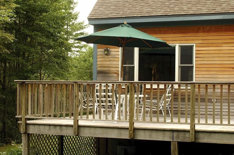 How to Install Vinyl Railing on a Deck 2023 Updated Guide