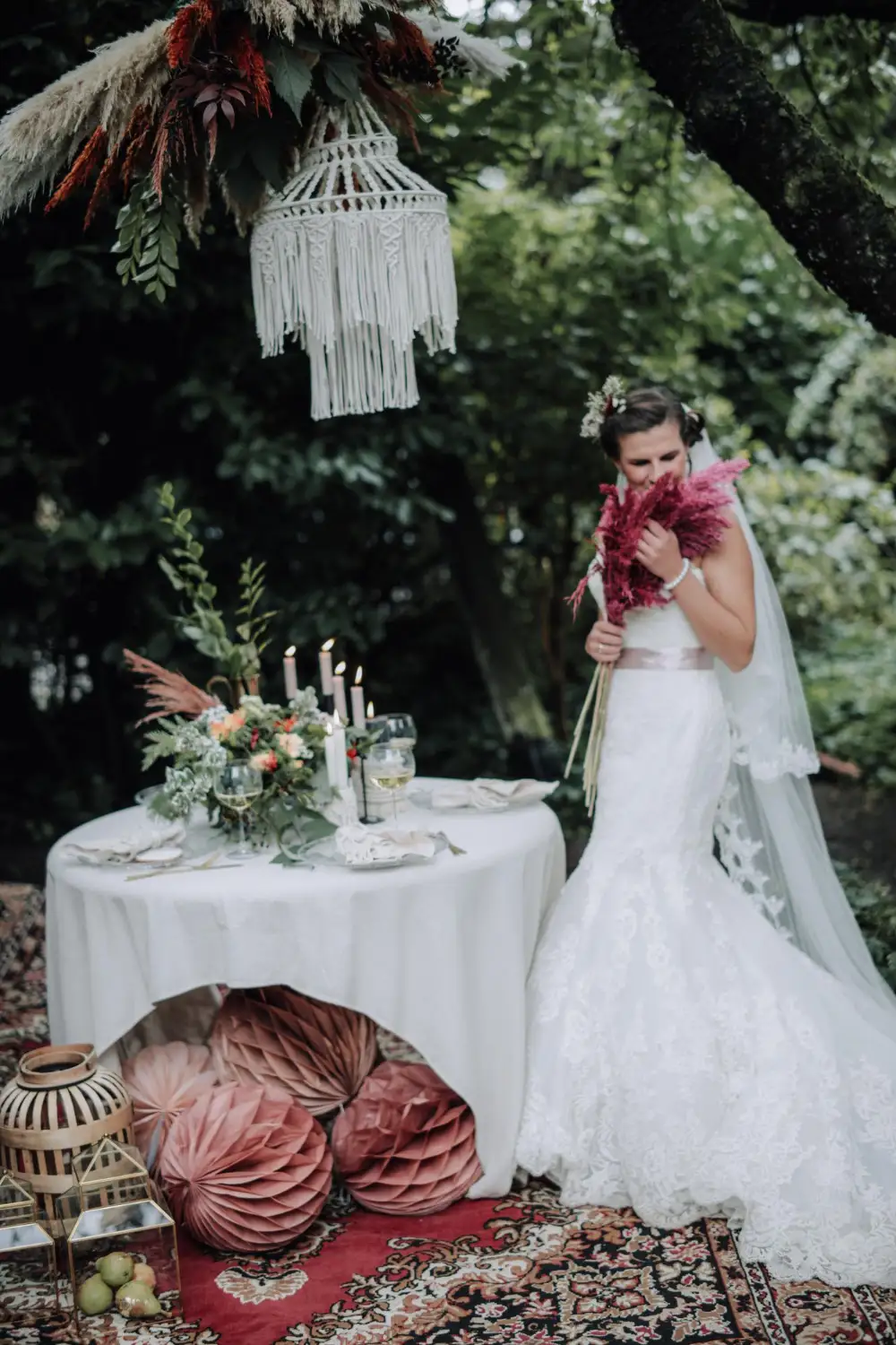 What Are DIY Wedding Decorations